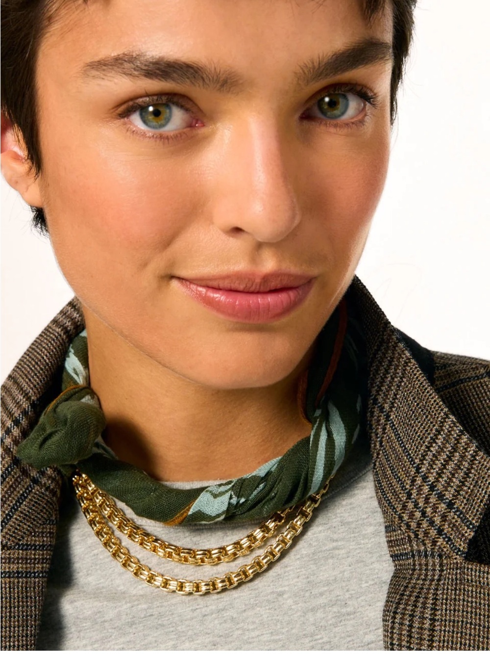 Nwot set of two Roxanne Assoulin  necklaces